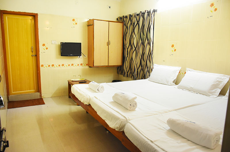 Hotel Govind Heights - Standard Non Ac Triple Room-1